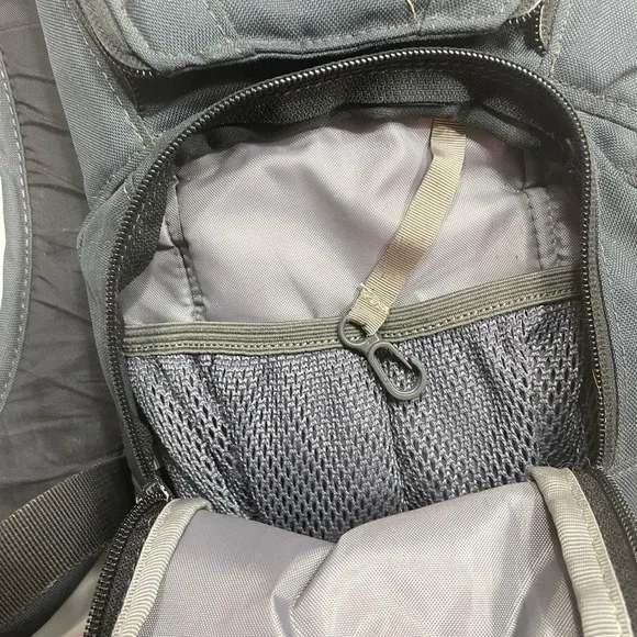 CamelBak Scorpion Hydration Backpack in Dark grey and Blue - Picture 4 of 6